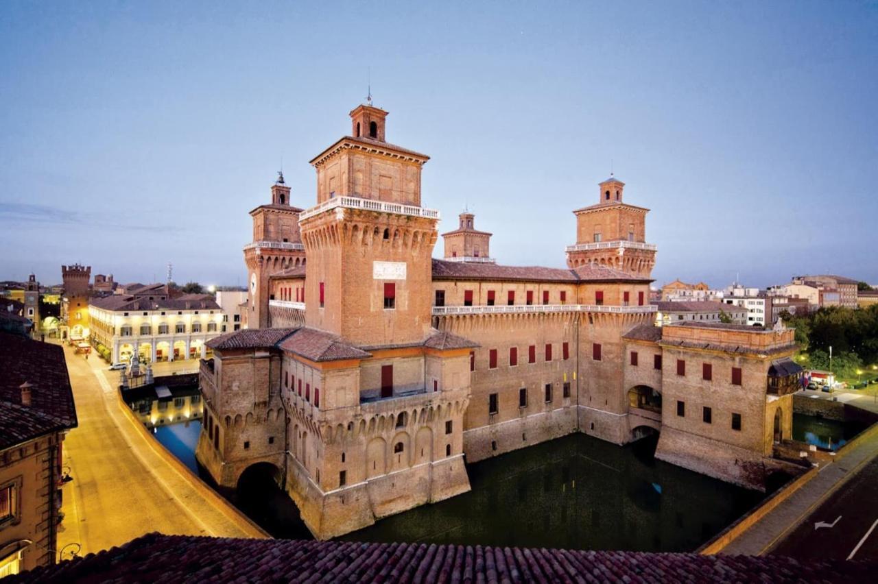 Ferrara Center - Luxury Apartment In Medieval Area With Wi-Fi Exterior foto